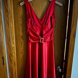 Beautiful red dress with zipper and decorative waist accent